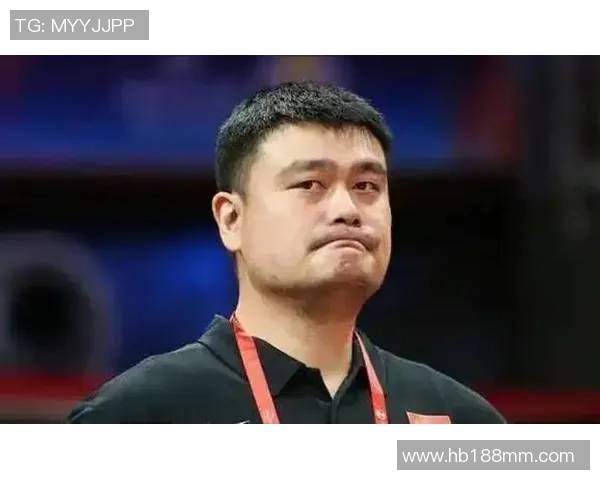 姚明乘高铁畅游中国展现体育精神与现代交通的完美结合