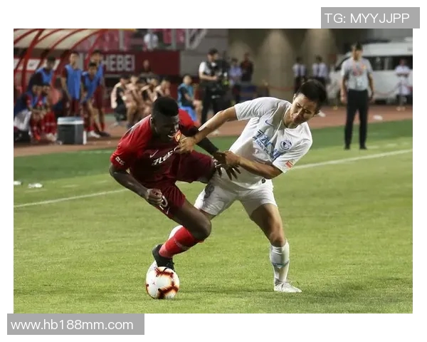 大连队迎战河北华夏幸福全力争胜展现球队实力与斗志 大连队迎战河北华夏幸福全力争胜展现球队实力与斗志